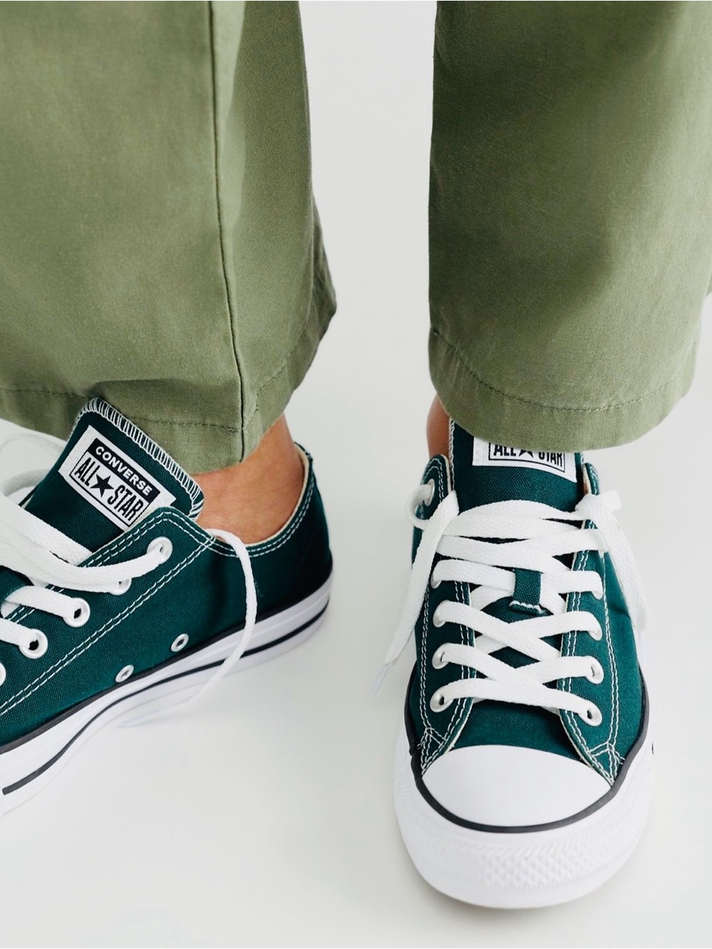 Converse Women/Men Green Low Top Canvas Sneakers - Picture 4 of 6